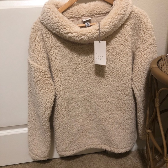 c r e a m  f u z z y  s w e a t e r - Picture 1 of 2